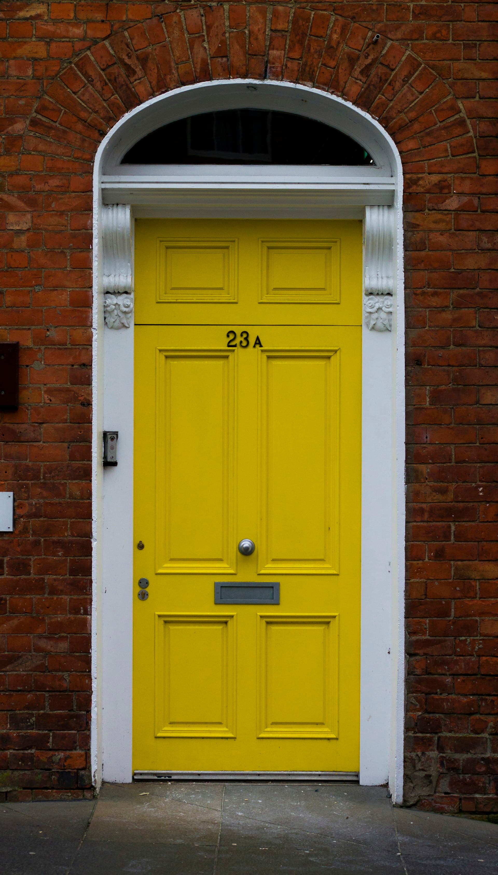 A door that says hello.